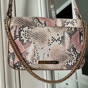 Kelly Wynne Crossbody